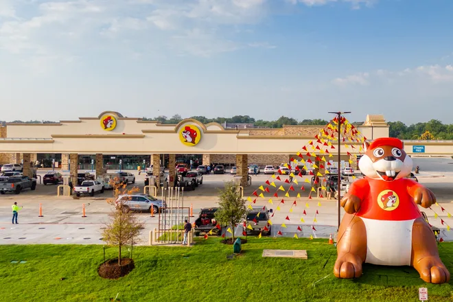 Lawsuit claims Buc-ee's