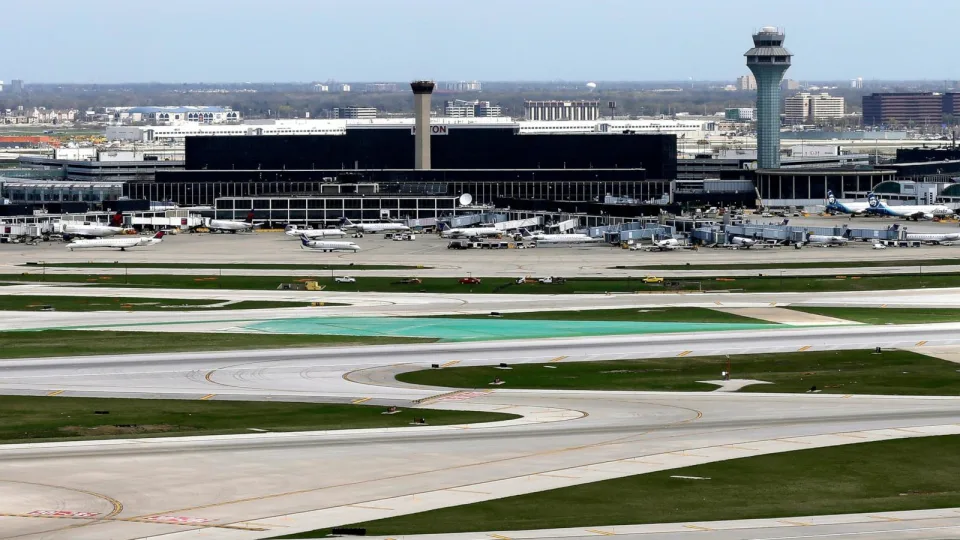 Woman dies after getting caught in baggage carousel at Chicago O'Hare