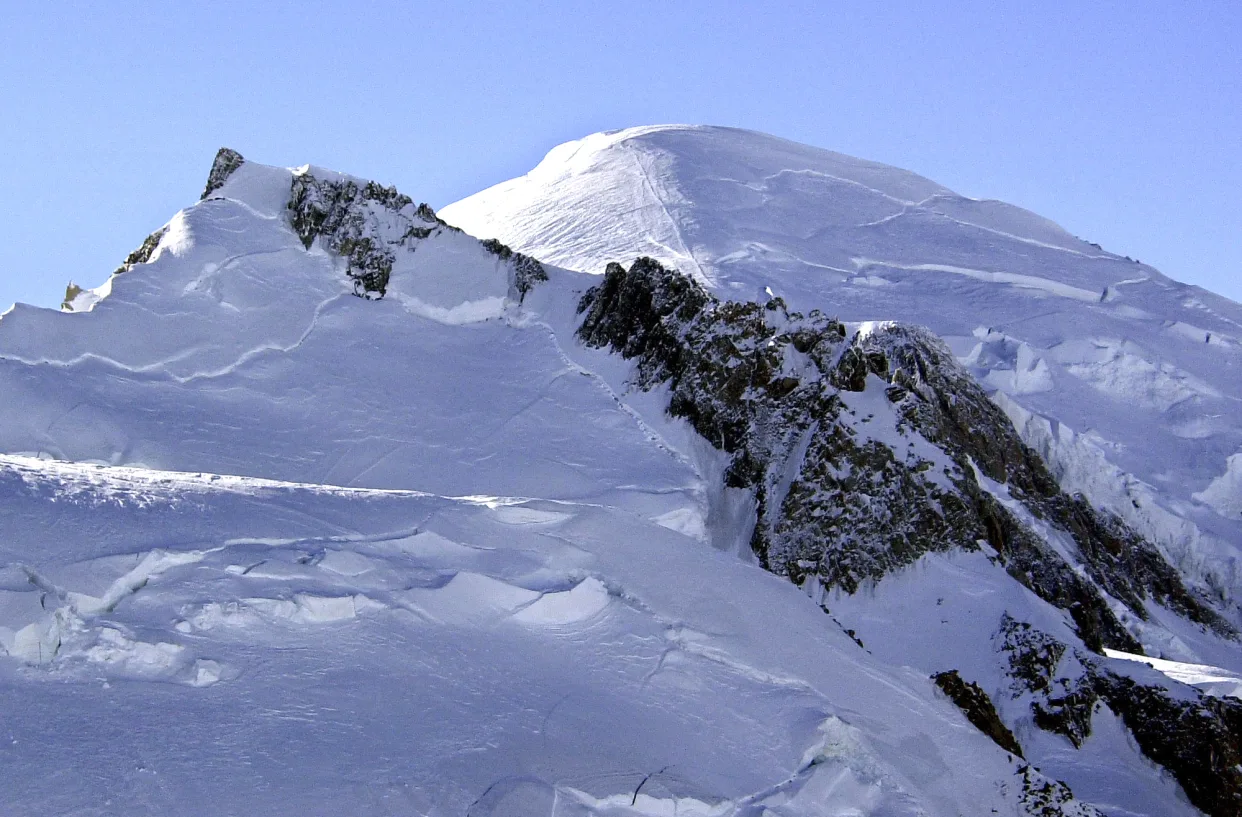 Tragedy on Mont Blanc: 2 Italian and 2 South Korean Climbers Found Dead Near Summit