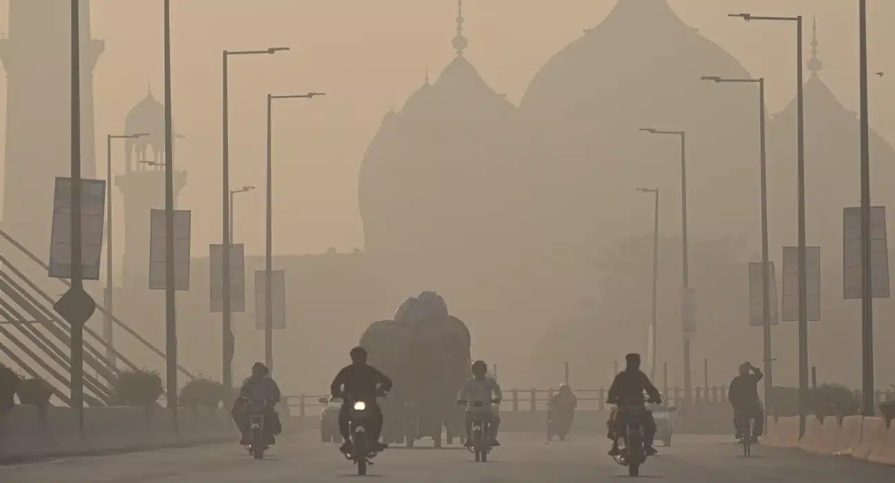 smog continues to choke Lahore