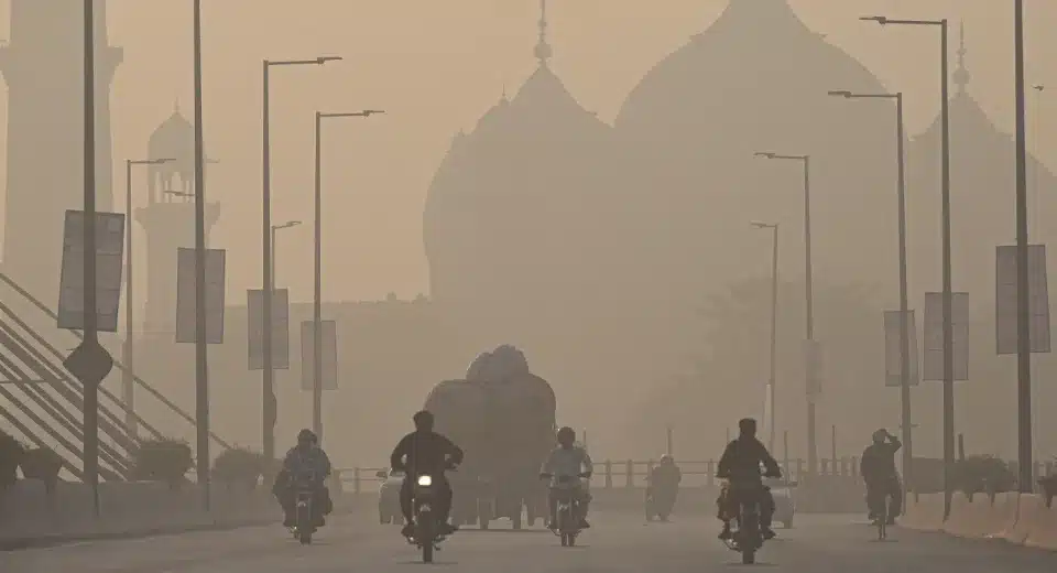 smog continues to choke Lahore