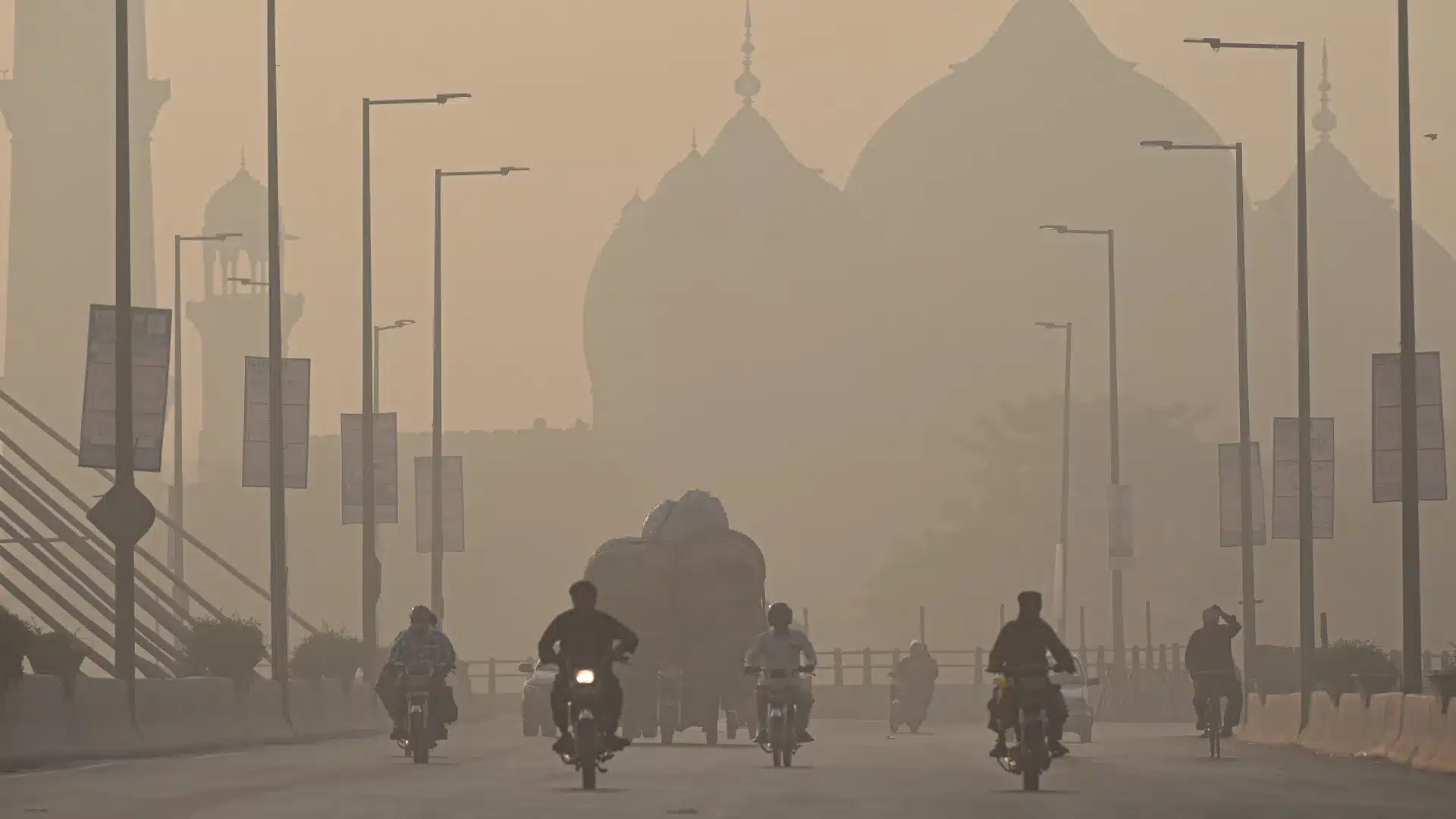 smog continues to choke Lahore